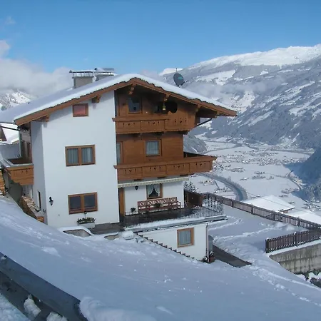 Daire In Hippach Im Zillertal With A Garden