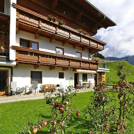 In Hippach Im Zillertal With A Garden *