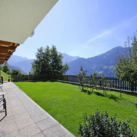 In Hippach Im Zillertal With A Garden