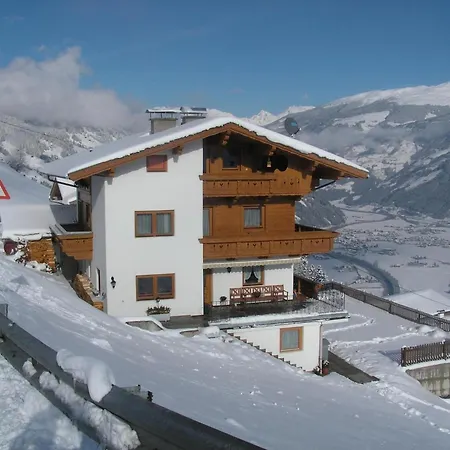 In Hippach Im Zillertal With A Garden Lejlighed Muhlen (Tyrol)