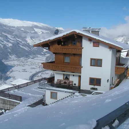 In Hippach Im Zillertal With A Garden *